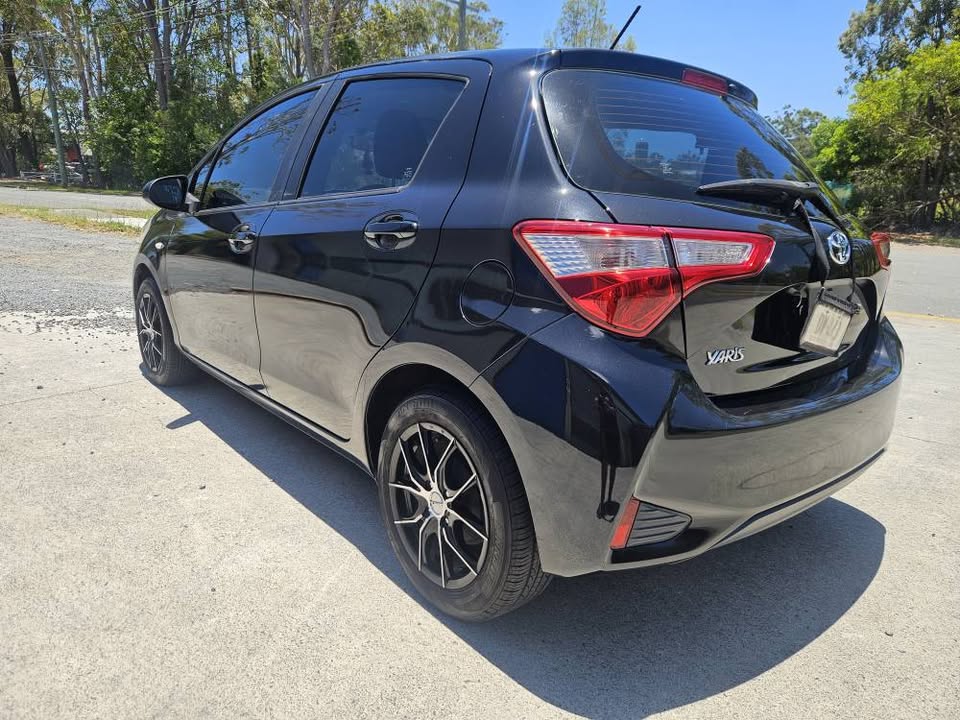 2017 Auto Toyota Yaris with low kms and easy finance 6.jpg